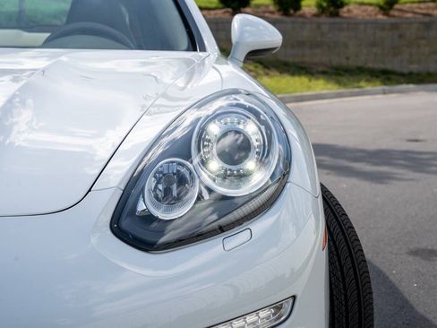 Used 2015 Porsche Panamera S RWD image 8