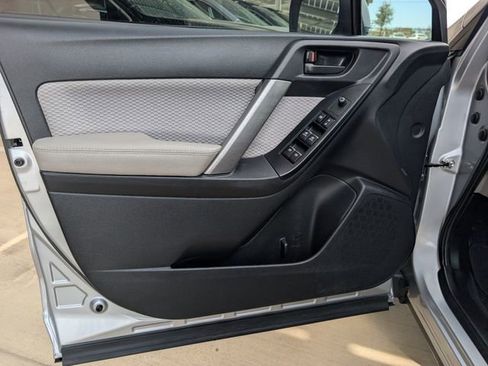 Used 2018 Subaru Forester 2.5i Premium w/ All-Weather Package image 22