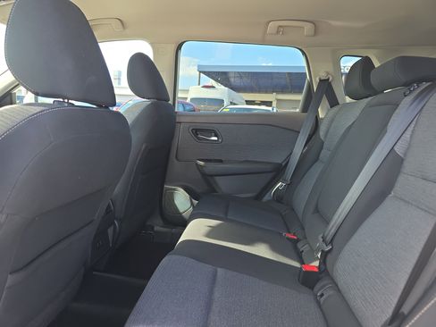 Used 2021 Nissan Rogue SV image 15