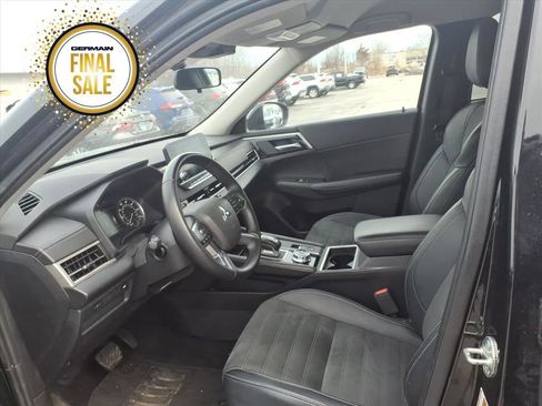 Used 2024 Mitsubishi Outlander SE image 11