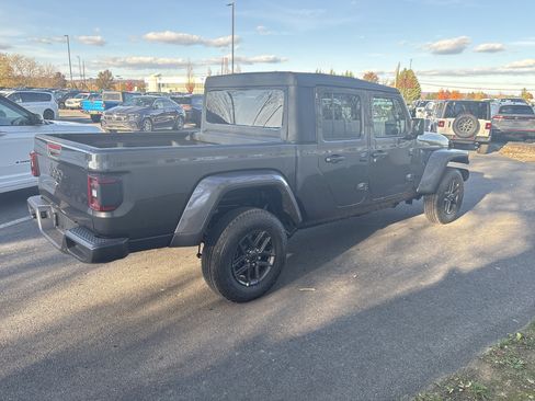 New 2026 Jeep Gladiator Sport image 6