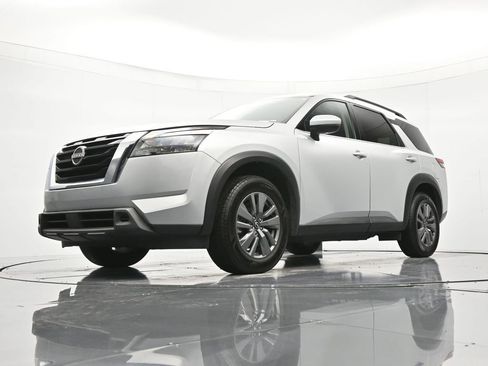 Certified 2024 Nissan Pathfinder SV FWD image 37