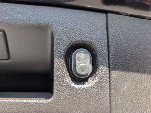 Used 2016 Chevrolet Suburban LTZ image 16