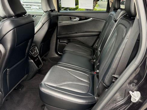 Used 2023 Lincoln Nautilus Reserve image 29