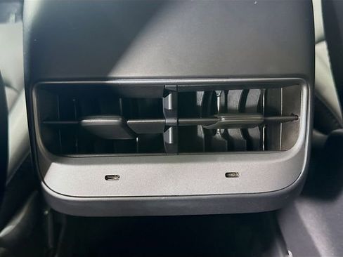 Used 2025 Tesla Model Y Long Range image 27