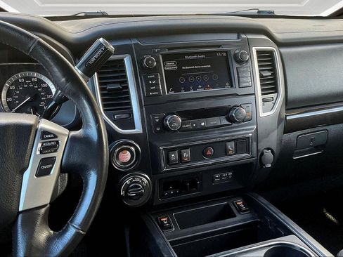Used 2019 Nissan Titan SV w/ SV Convenience Package image 6