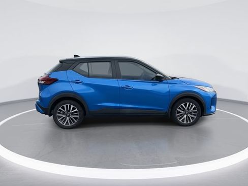 Used 2023 Nissan Kicks SV FWD image 8
