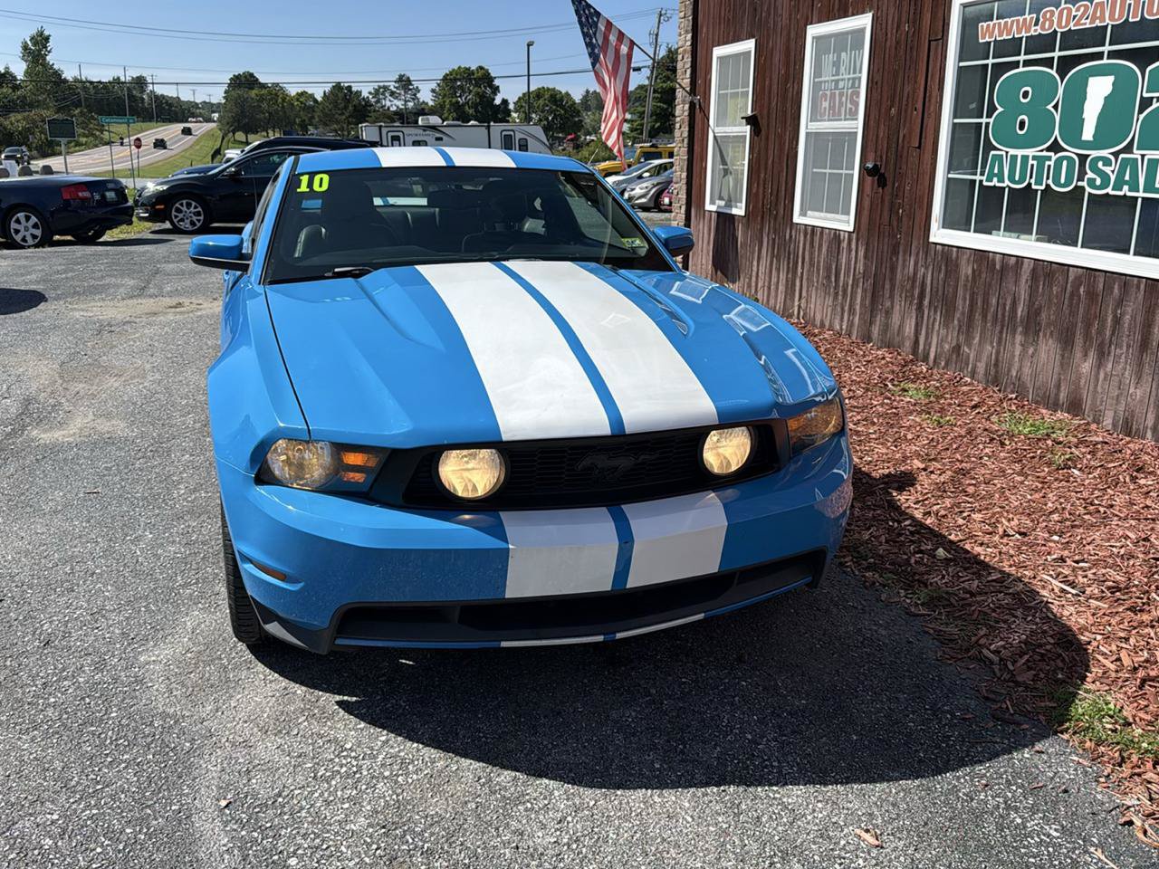 Used 2010 Ford Mustang GT RWD image 2