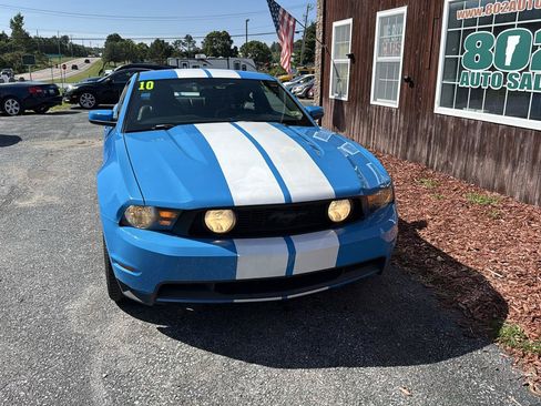 Used 2010 Ford Mustang GT RWD image 2