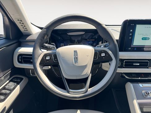 New 2026 Lincoln Aviator AWD image 16