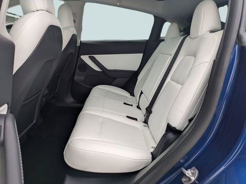 Used 2022 Tesla Model Y Long Range image 15