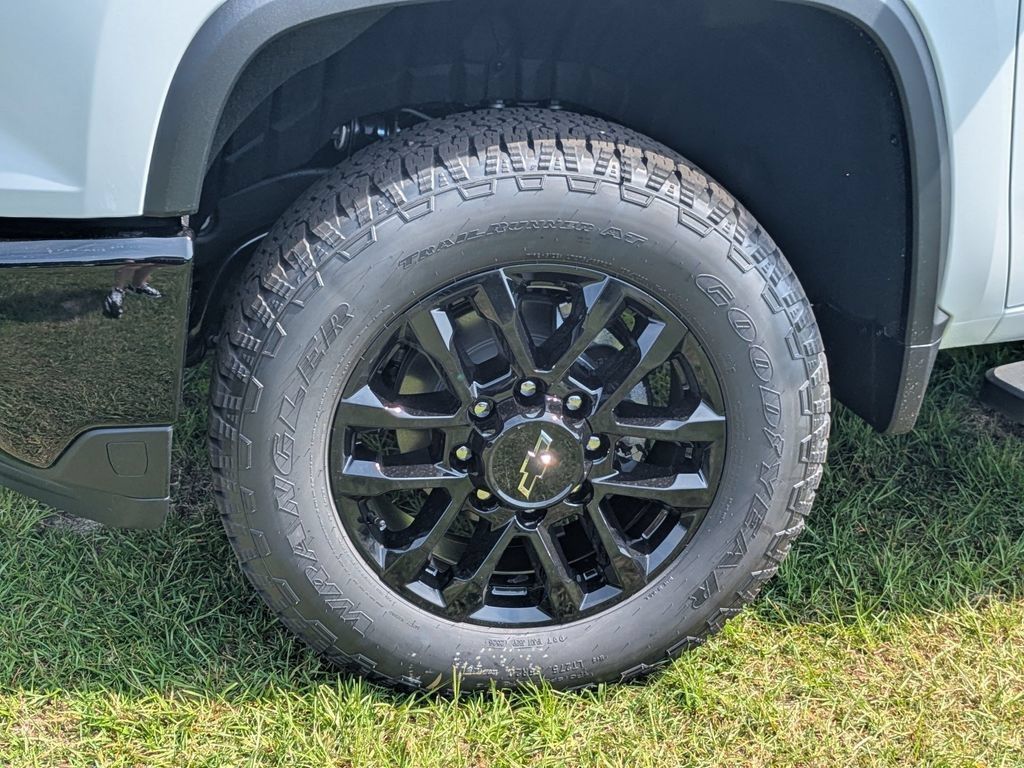 New 2026 Chevrolet Silverado 2500 Custom w/ Custom Value Package AWD/4WD image 7