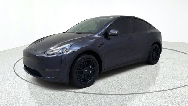 Used 2024 Tesla Model Y 2WD image 3
