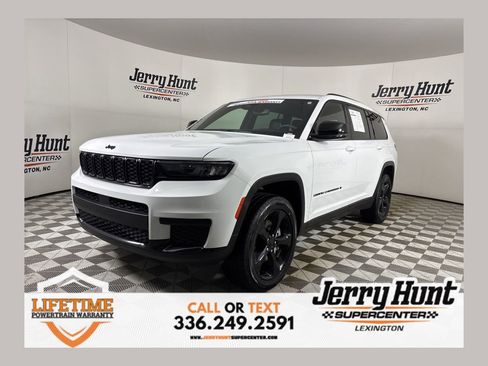 Used 2023 Jeep Grand Cherokee L Laredo image 1