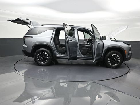 Used 2025 Chevrolet Traverse Z71 image 33