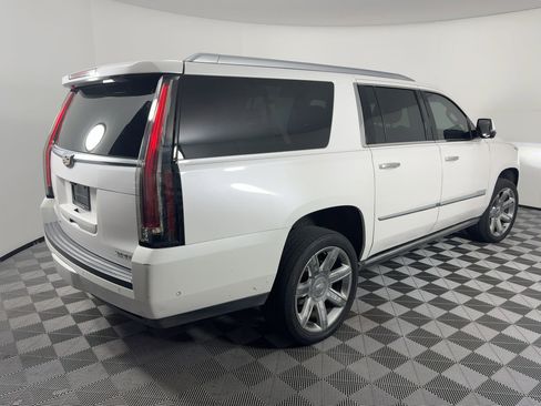Used 2019 Cadillac Escalade ESV Premium Luxury image 9