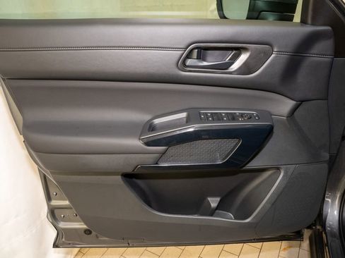 New 2025 Nissan Pathfinder SV w/ Black Appearance Package image 14