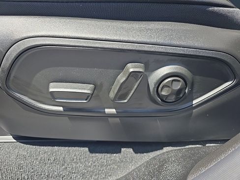 New 2025 Jeep Grand Cherokee Altitude image 30