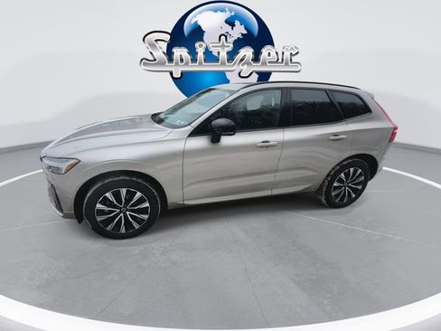 Used 2025 Volvo XC60 B5 Plus image 7