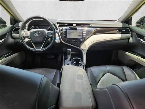 Used 2020 Toyota Camry XLE FWD image 16