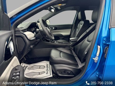 Used 2025 Jeep Compass Limited AWD/4WD image 15