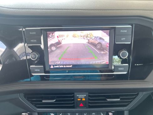 Used 2023 Volkswagen Jetta SE w/ Panoramic Sunroof Package FWD image 24