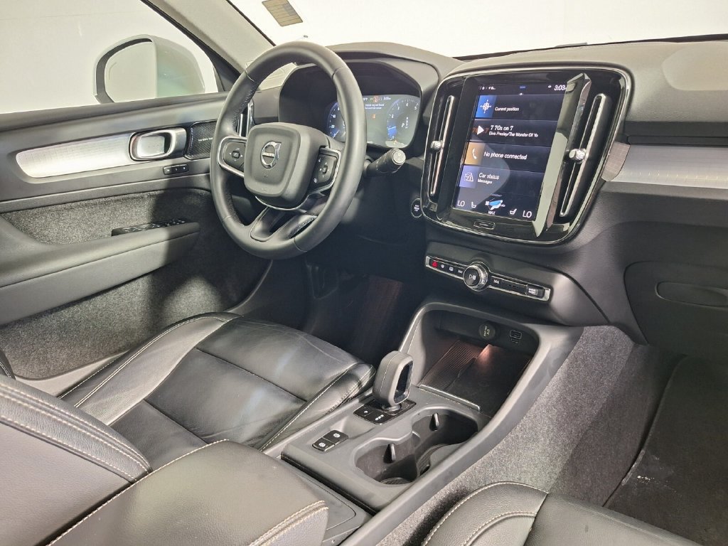 Used 2022 Volvo XC40 T5 Momentum AWD/4WD image 24