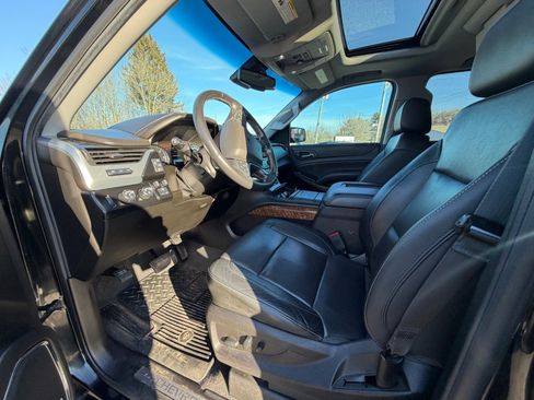 Used 2019 Chevrolet Suburban Premier image 11