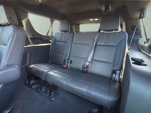 Used 2021 Chevrolet Suburban RST w/ Luxury Package image 34