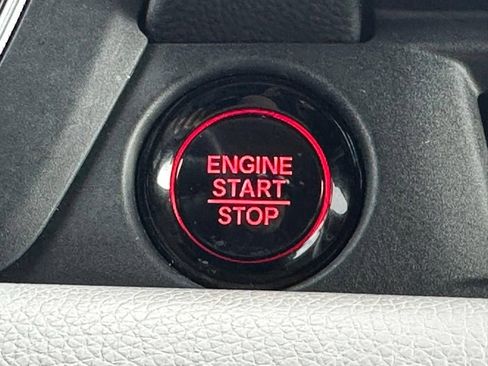 Used 2025 Honda Pilot Touring image 13