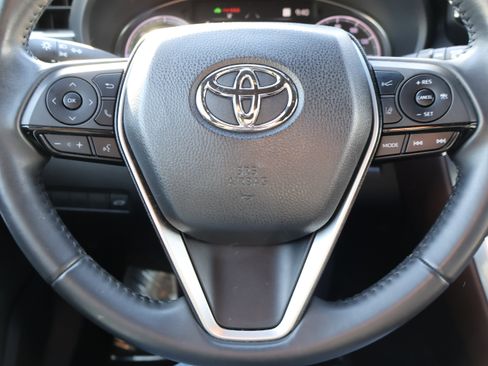 Used 2022 Toyota Venza XLE image 34