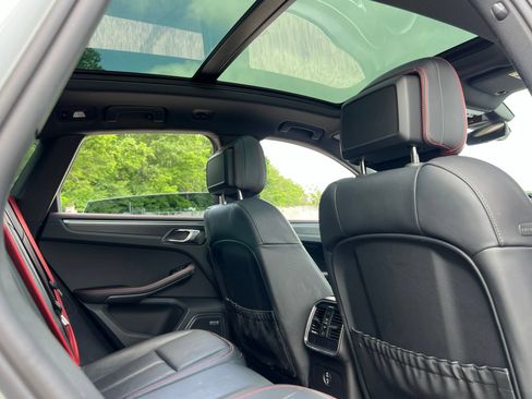 Certified 2024 Porsche Macan GTS AWD/4WD image 23