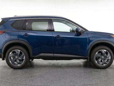 Used 2025 Nissan Rogue SV AWD/4WD image 11