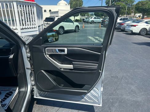 Used 2021 Ford Explorer XLT RWD image 23