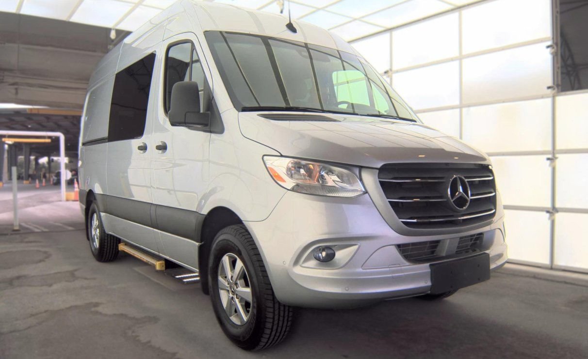 Used 2024 Mercedes-Benz Sprinter 2500 image 2