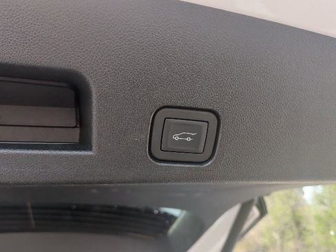 Certified 2025 Buick Enclave Preferred image 12