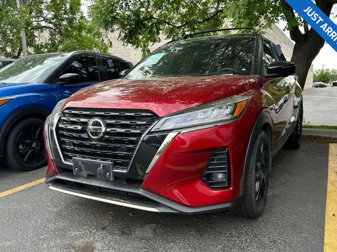 Used 2021 Nissan Kicks SR w/ Exterior Package FWD image 1