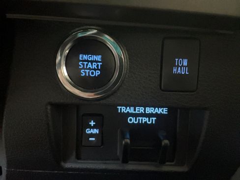 Used 2020 Toyota Tundra SR5 AWD/4WD image 23