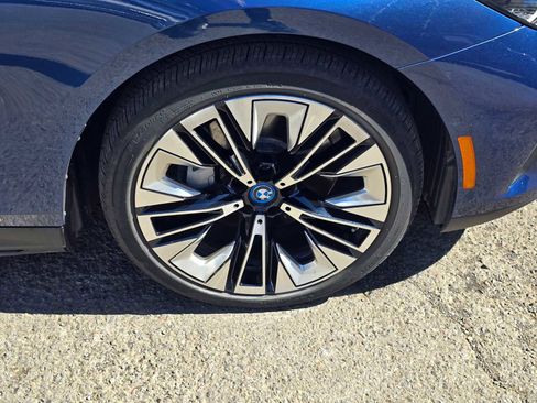 Used 2025 BMW i5 xDrive40 w/ Premium Package image 9