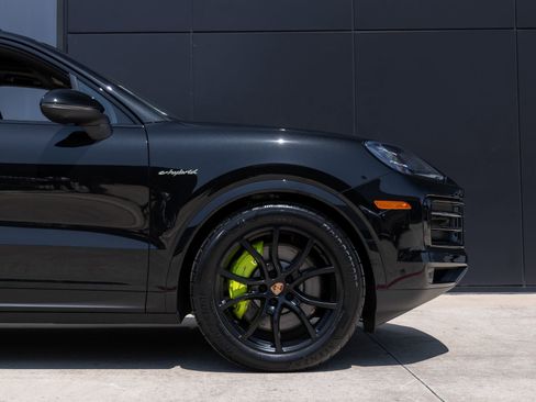Certified 2025 Porsche Cayenne E-Hybrid AWD/4WD image 14