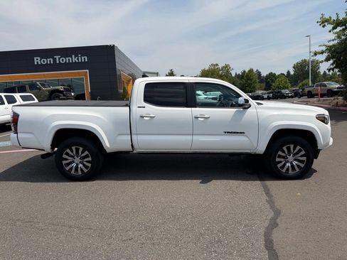 Used 2022 Toyota Tacoma Limited w/ Black Out Package (TMS) AWD/4WD image 8