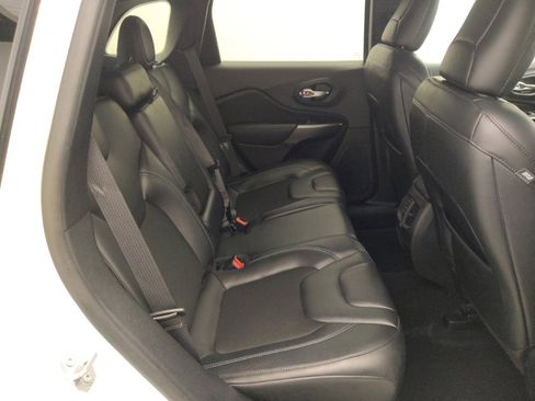 Used 2020 Jeep Cherokee Latitude Plus AWD/4WD image 19