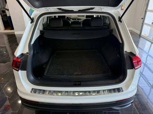 Used 2022 Volkswagen Tiguan SE AWD/4WD image 32