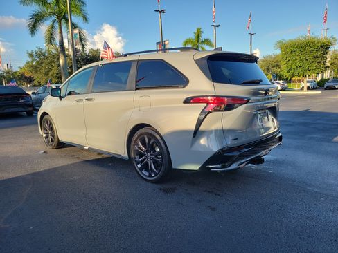 Used 2026 Toyota Sienna XSE FWD image 8