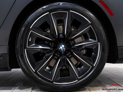 Used 2023 BMW i7 xDrive60 w/ Executive Package 2 AWD/4WD image 92