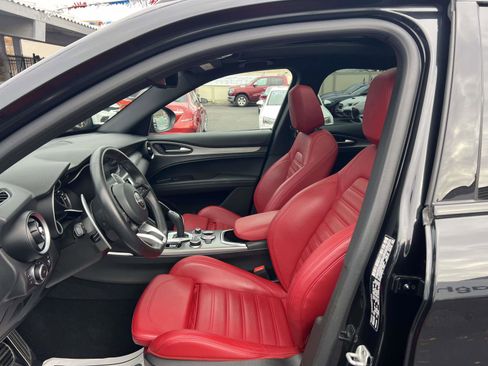 Used 2023 Alfa Romeo Stelvio Veloce image 11