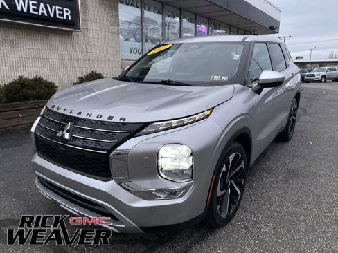 Used 2022 Mitsubishi Outlander SE image 1