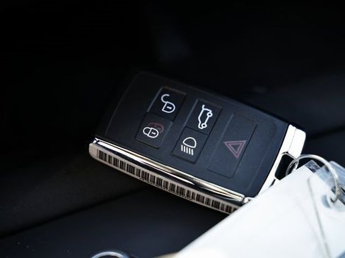 New 2025 Land Rover Discovery Metropolitan Edition image 50