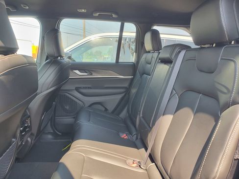 New 2025 Jeep Grand Cherokee Limited AWD/4WD image 32
