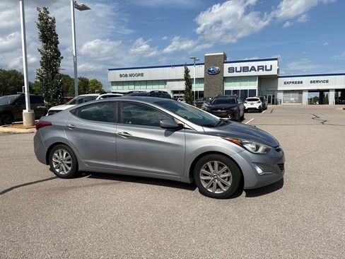 Used 2015 Hyundai Elantra SE w/ Option Group 03 FWD image 1
